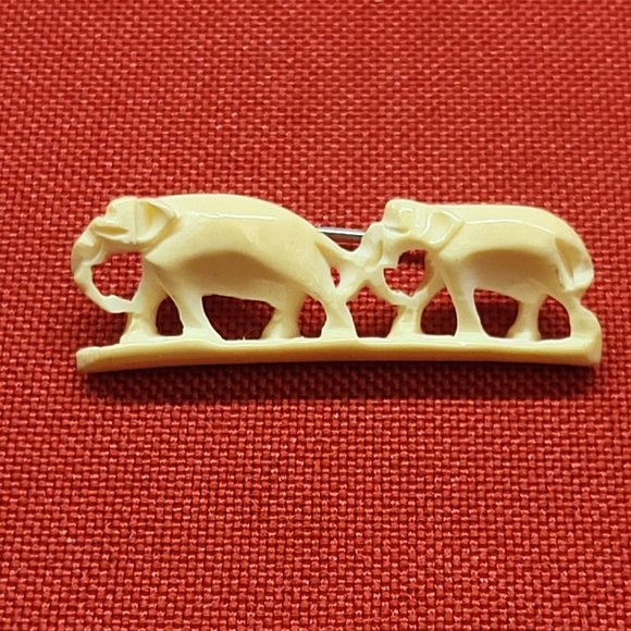 VTG Elephant Pin Brooch Carved Celluloid Two Elephants - Picture 1 of 9
